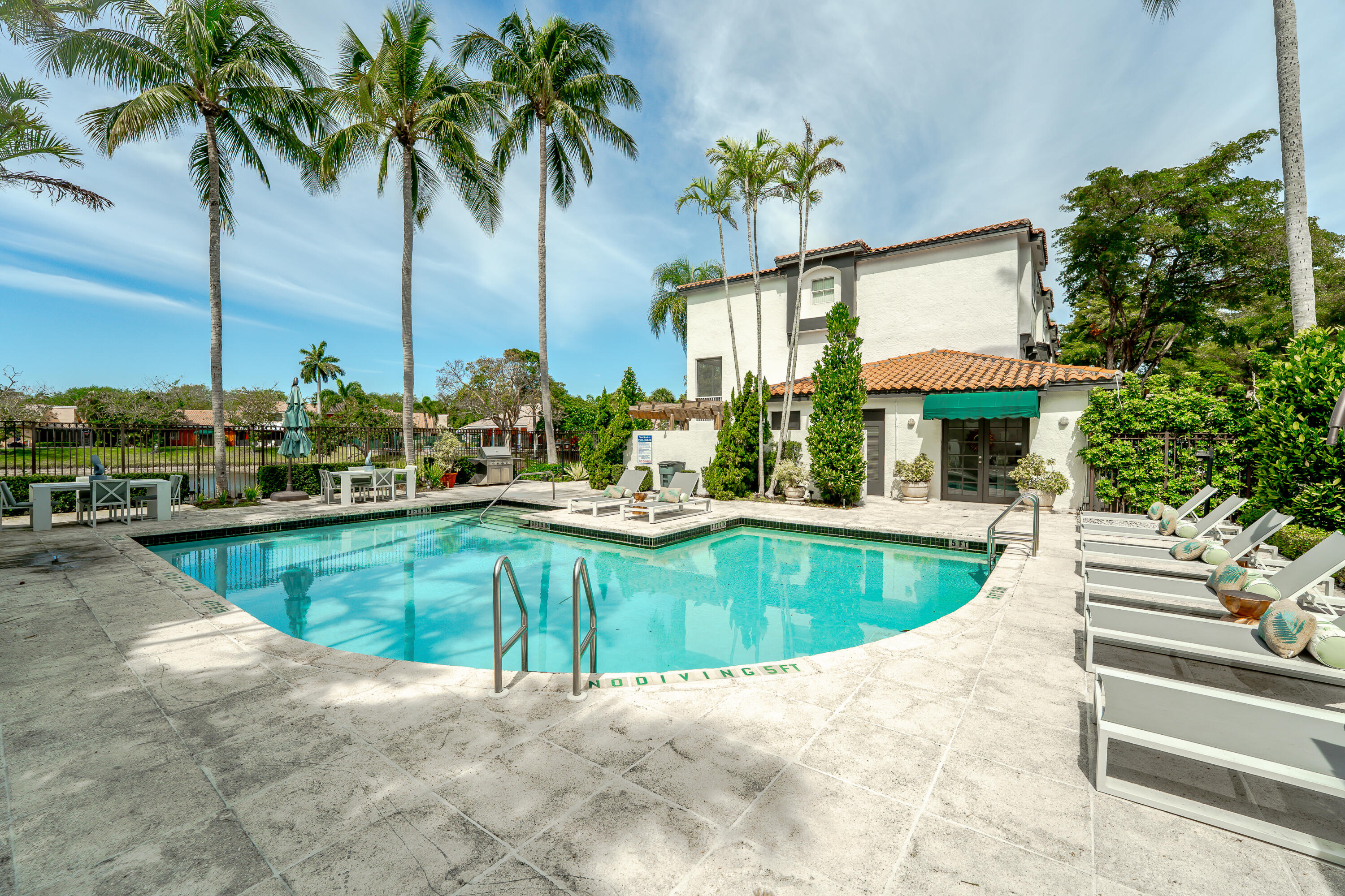 ESTADA OF LOS PASEOS - Residential Lease