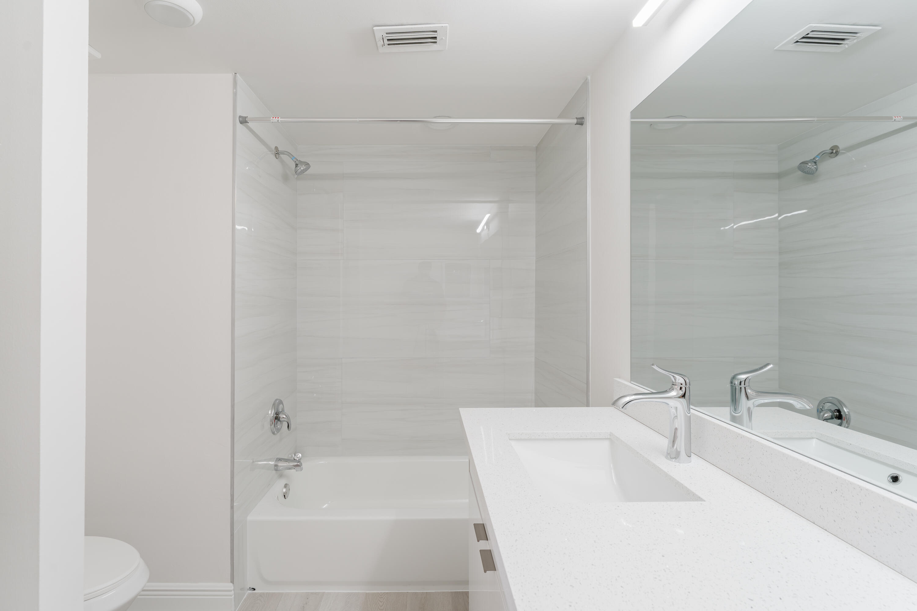 ESTADA OF LOS PASEOS - Residential Lease