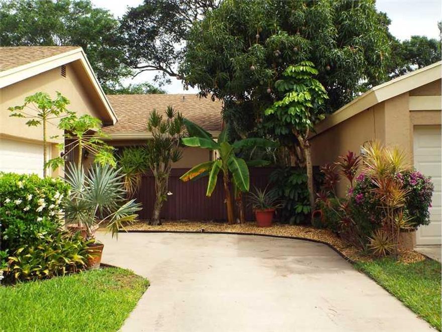 OWNER WANTS OUT IMMEDIATELY!NO REASONABLE OFFER REFUSED!FREE STANDING VILLA, SPACIOUS FLOOR PLAN AND SCREENED PATIO.FRESHLY PAINTED!NEW ROOF,BRAND NEW CARPET,BRAND NEW AC!BRAND NEW IMPACT GARAGE DOOR& THE STATE OF THE ART ADT ALARM!BASIC CABLE,LAWN,& EXTE RIOR PAINT INCLUDED IN HOA.PRISTINE COMMUNITY W/GORGEOUS POOL!ALSO DIRECTLY ACROSS FROM TOWNSHIP COMMUNITY CENTER W/FREE TENNIS,STATE OF THE ART FITNESS CTR.& MORE.ALL INCLUDED IN MAINTENANCE FEE!BELOW MARKET DO NOT BE SHY,OWNER WILL NEGOTIATE WILLINGLY!