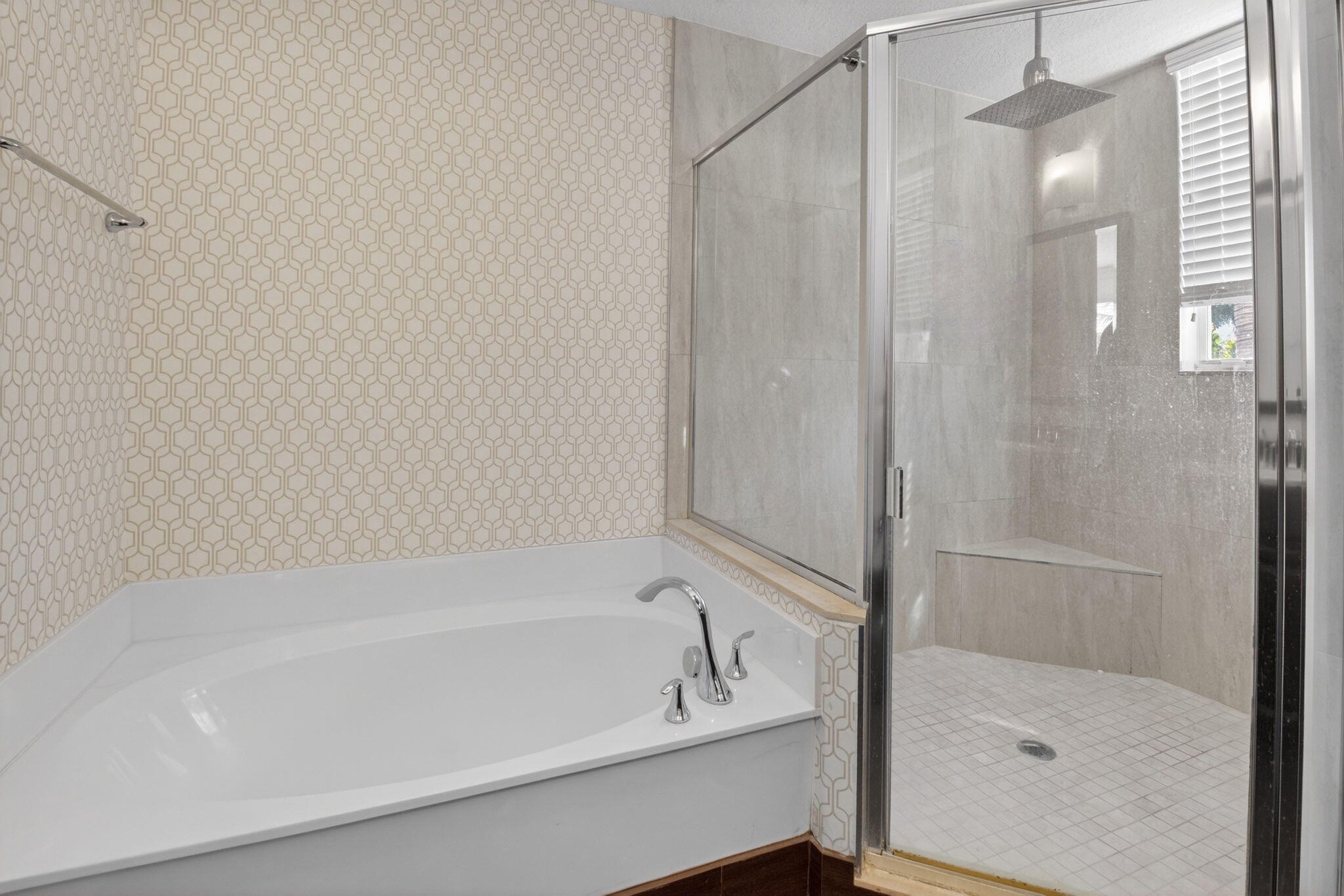 BLUE LAKE TOWNHOMES - Residential Lease