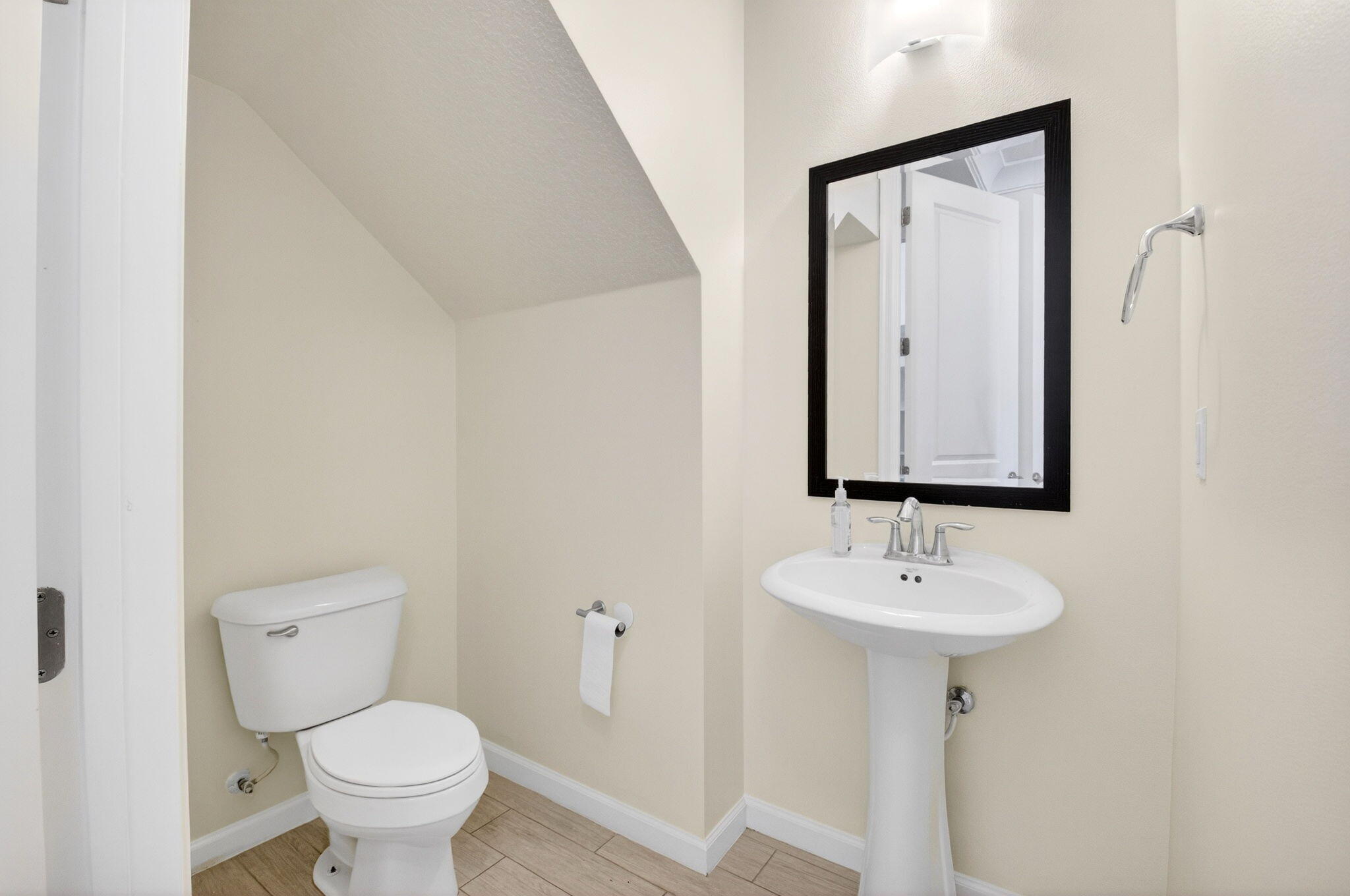 BLUE LAKE TOWNHOMES - Residential Lease