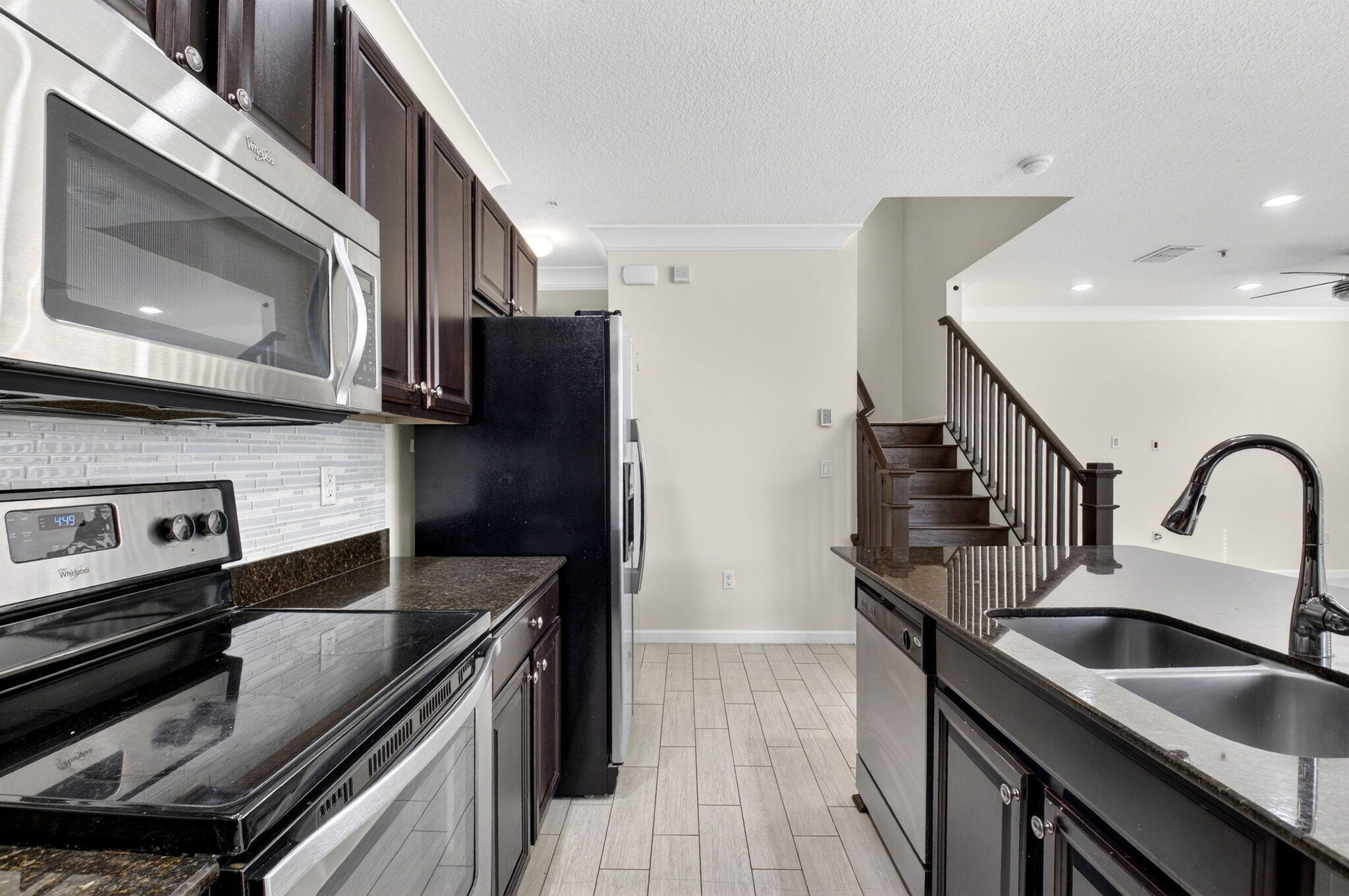 BLUE LAKE TOWNHOMES - Residential Lease