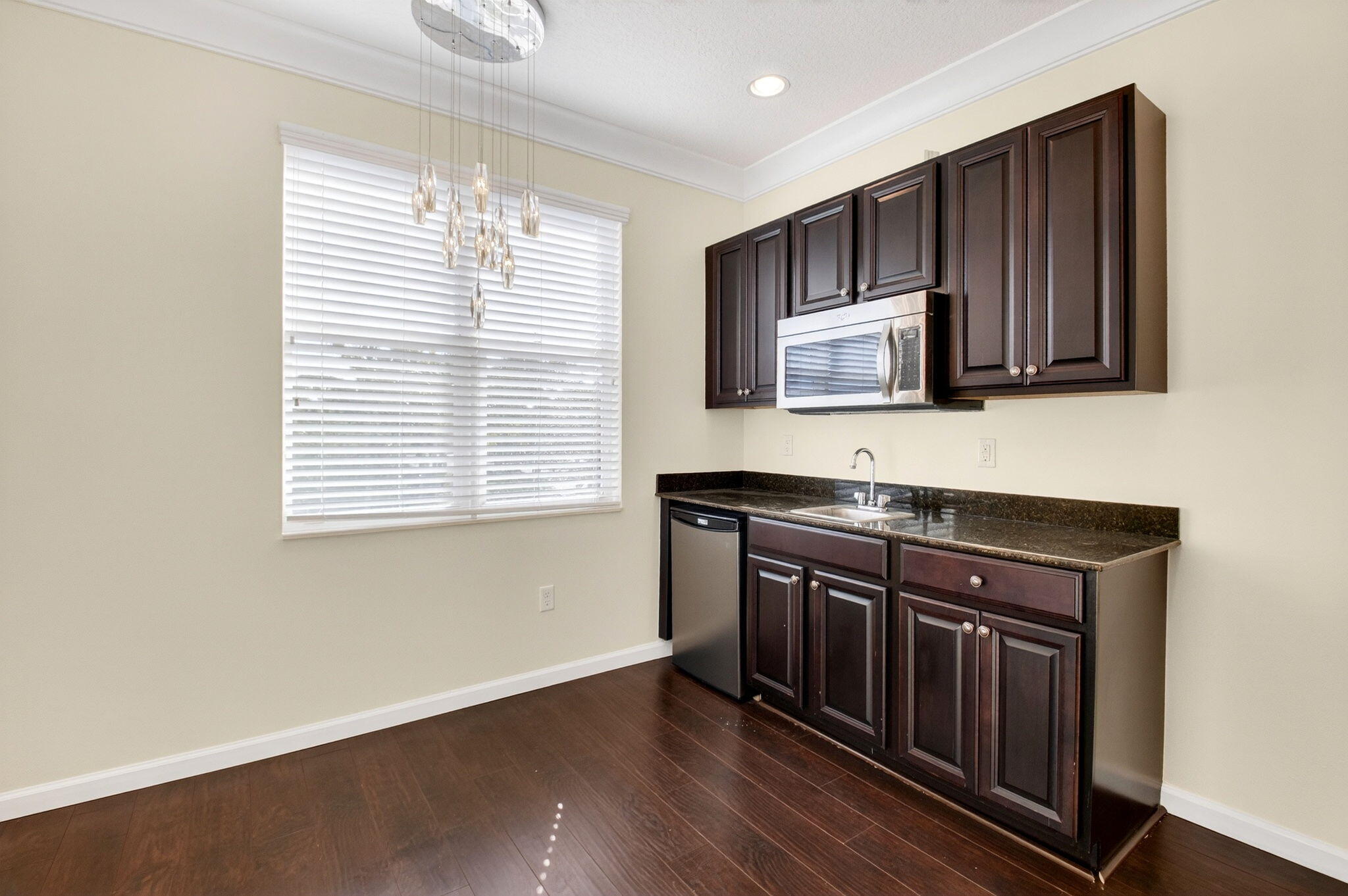 BLUE LAKE TOWNHOMES - Residential Lease