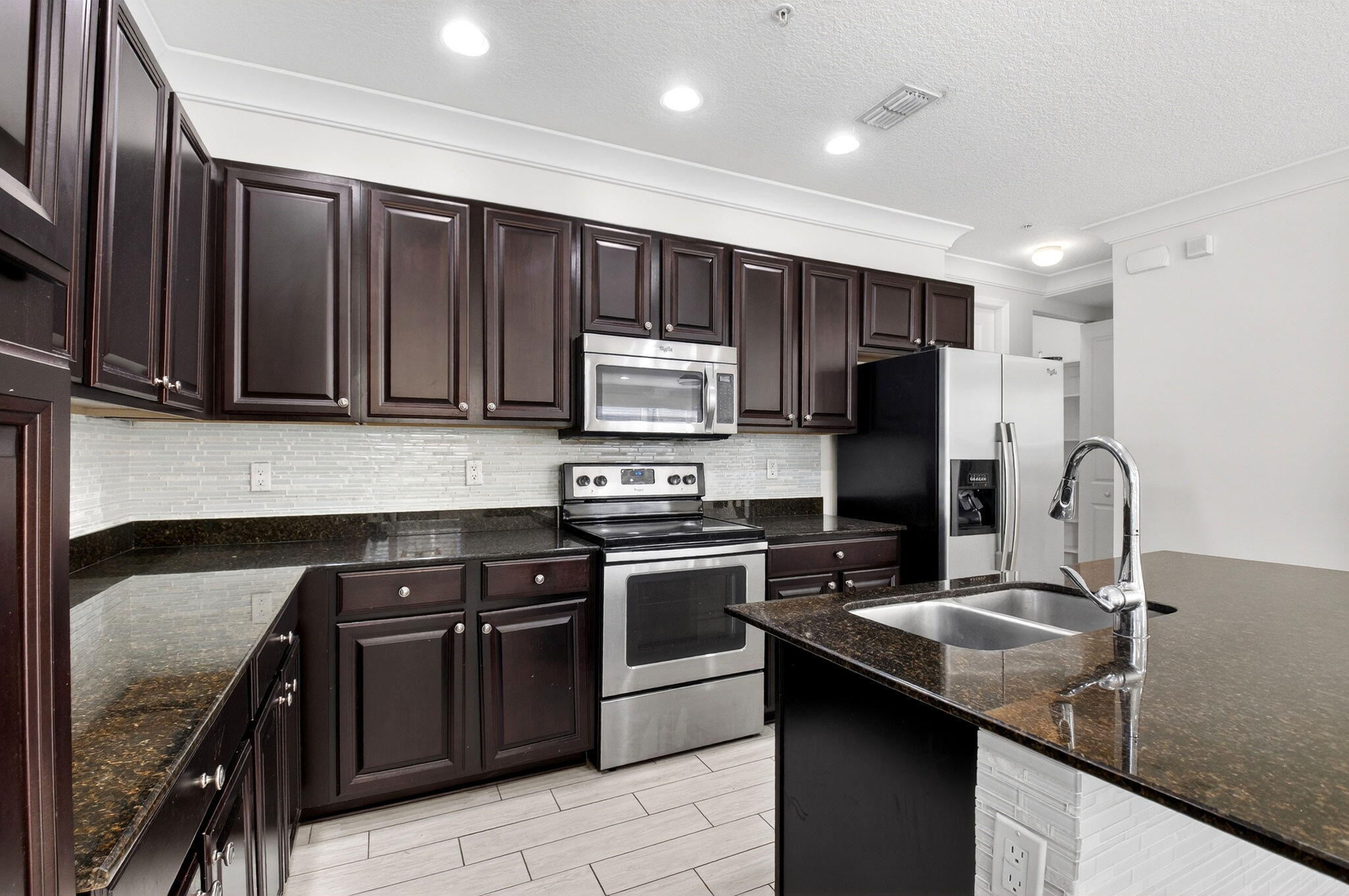 BLUE LAKE TOWNHOMES - Residential Lease