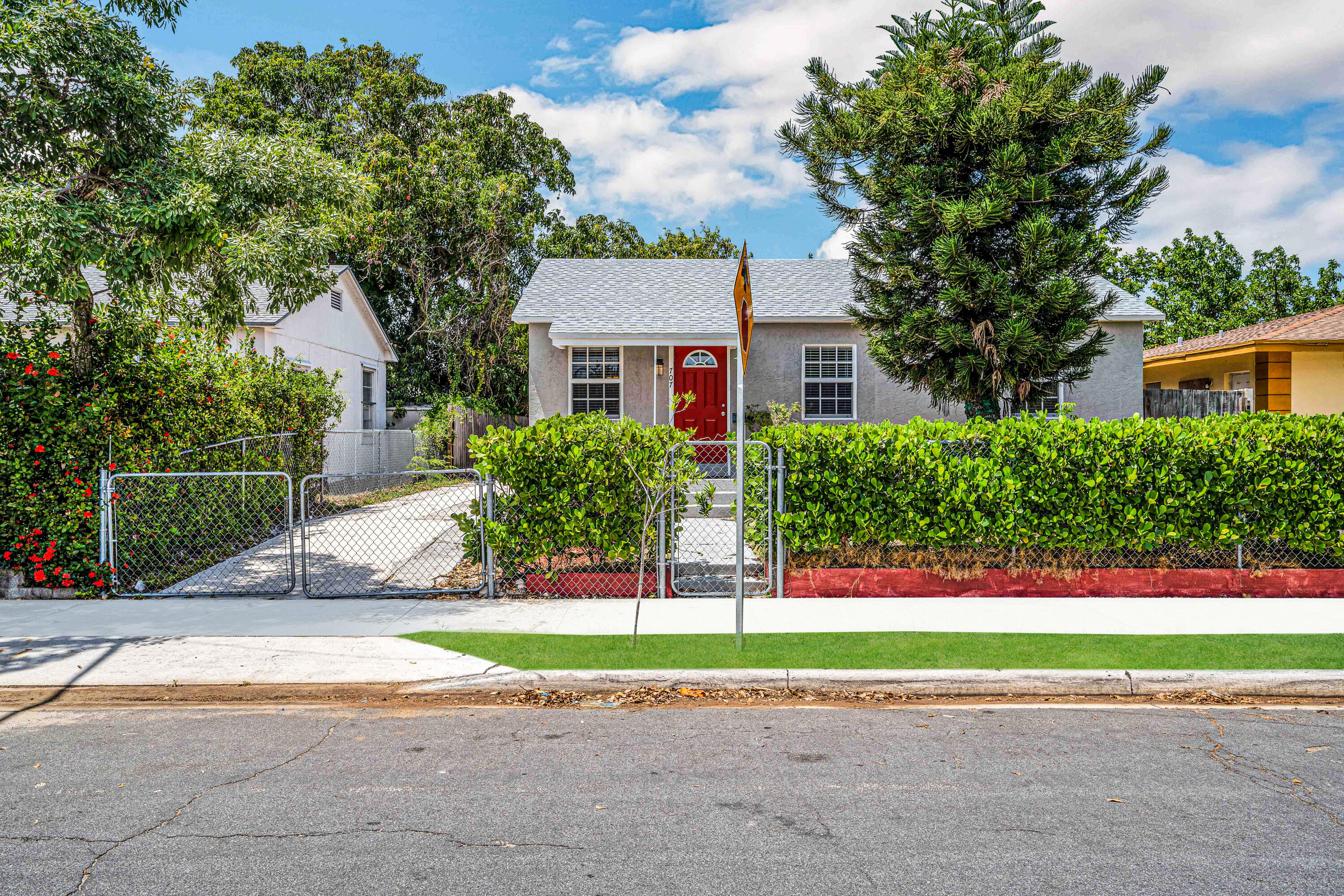 Totally remodeled home, beautiful kitchen with stainless steel appliances, granite counter top, ceiling fans, updated bathrooms, nice big patio. close to beach and commercial area. Requirements: 600 minimum credit score, no evictions, no criminal record,$6285 monthly household income proven by pay stubs ,$75420 annual combined income proven by 1099, W2 or tax return. If tenant is self employed needs that income amount in the personal taxes . Call Josie Perez at 954 7735343