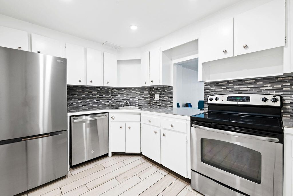 Photo of 1424 SE 15th Street #11, Fort Lauderdale, FL 33316 (MLS # B26029798)