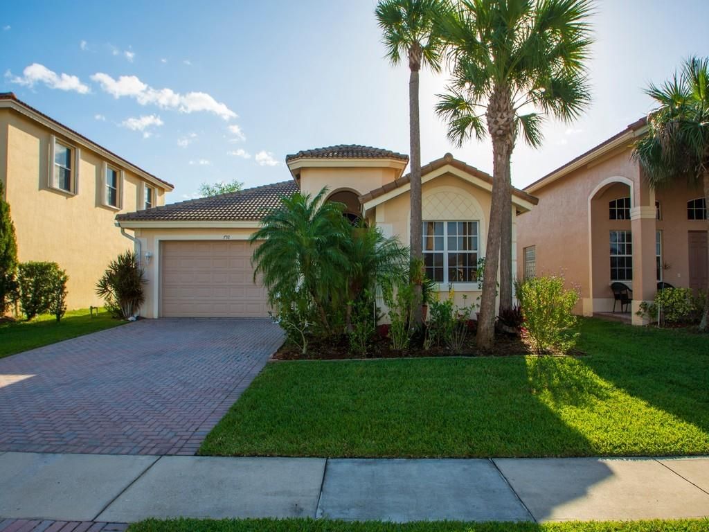 Photo of 792 Bent Creek Dr, Fort Pierce, FL 34947 (MLS # F10274793)