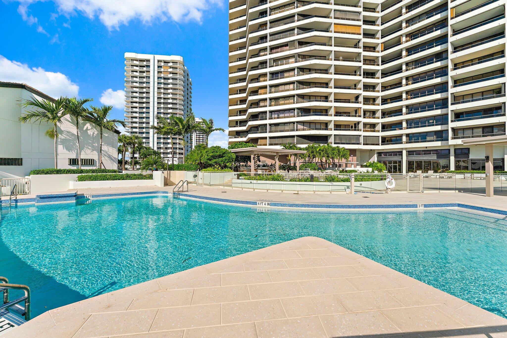 OLD PORT COVE LAKE POINT - Residential