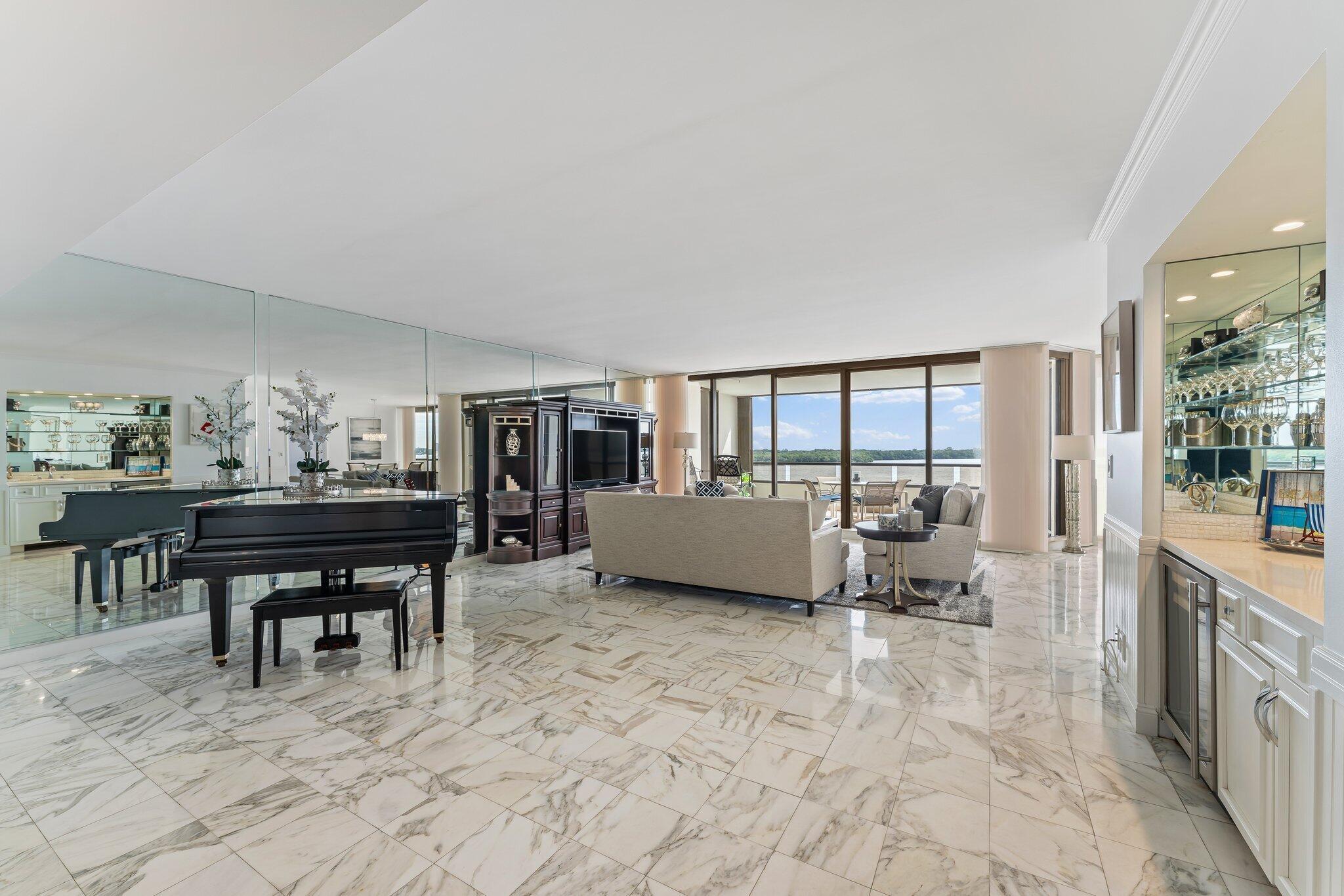 OLD PORT COVE LAKE POINT - Residential