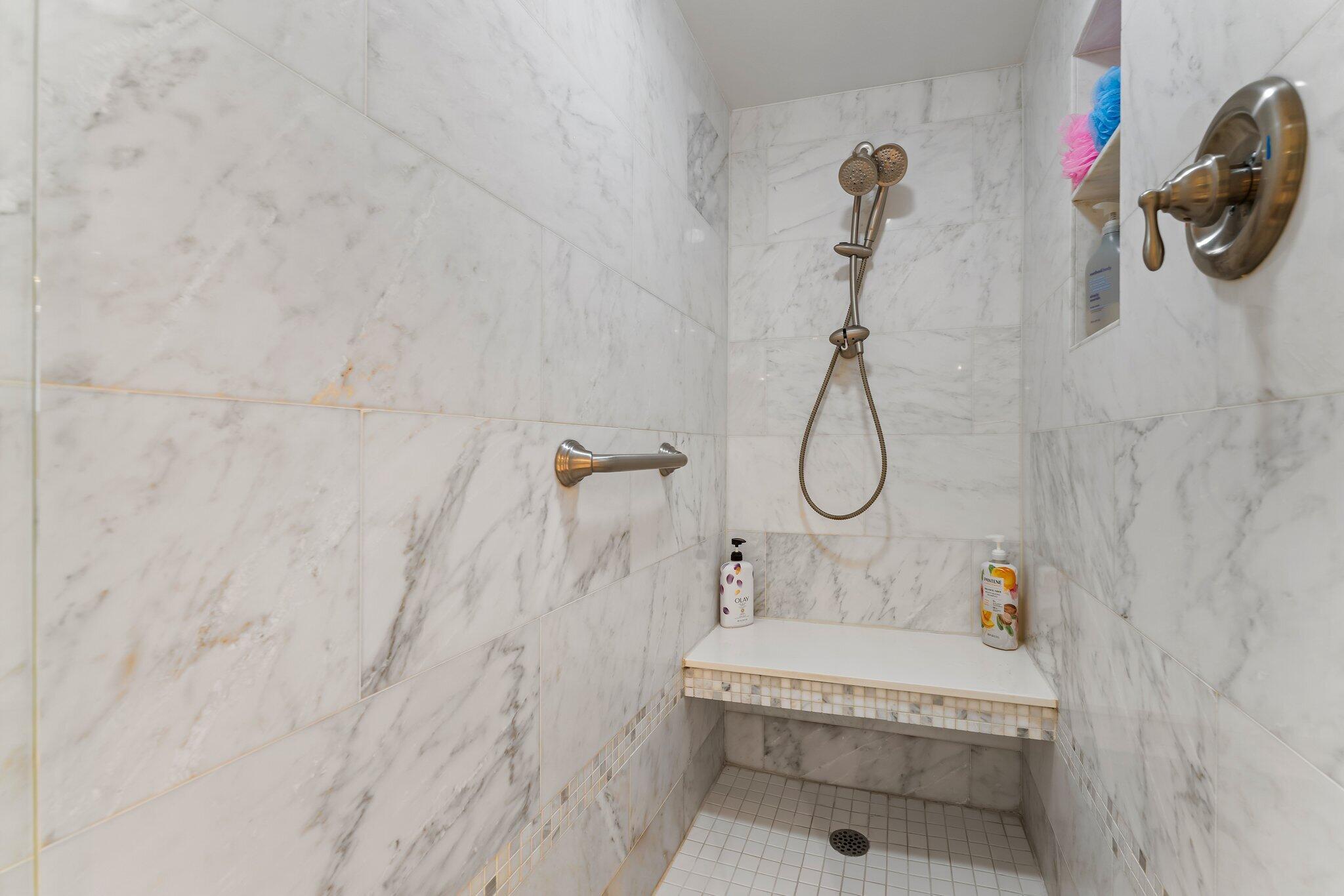 OLD PORT COVE LAKE POINT TOWER CONDO - Residential