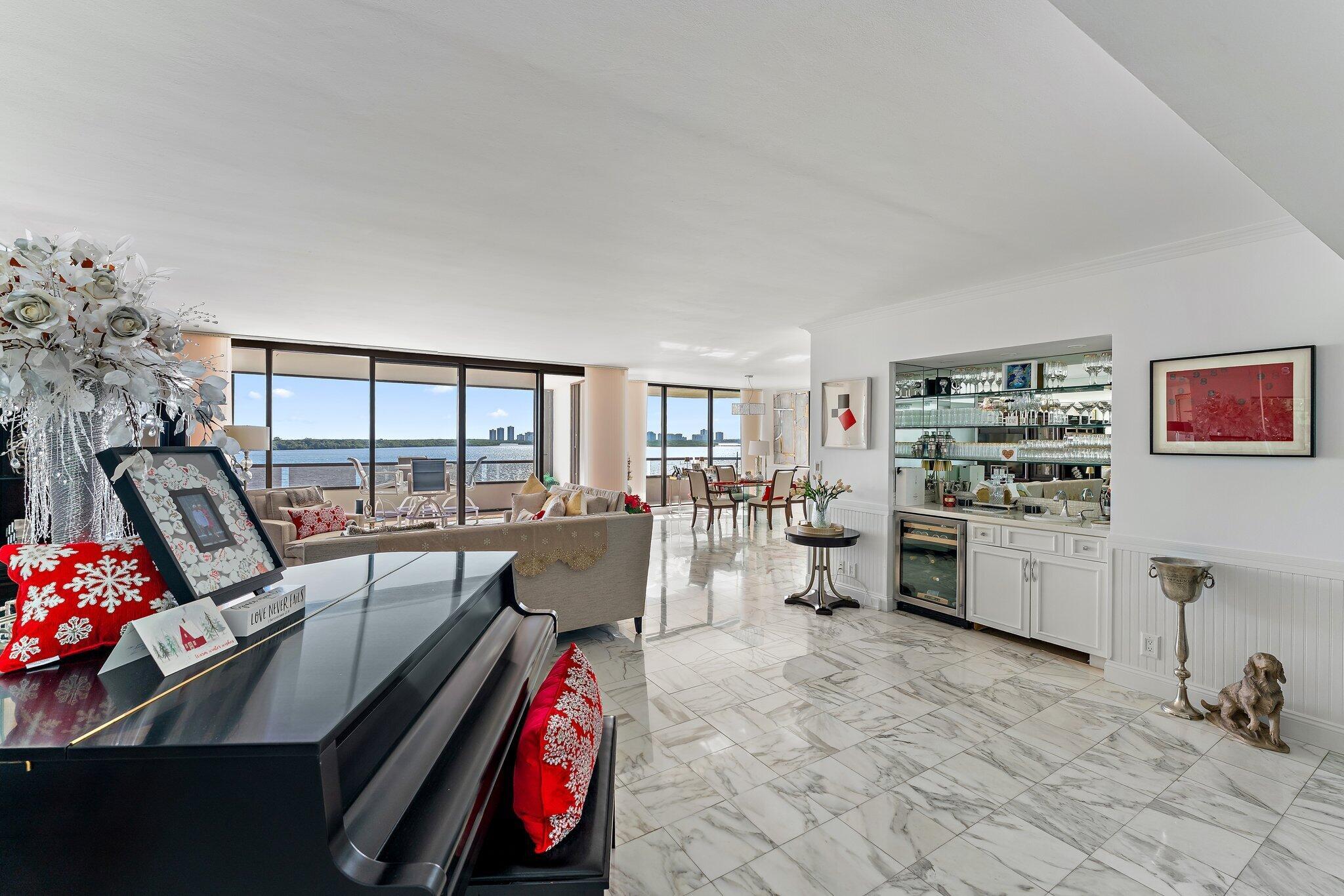 OLD PORT COVE LAKE POINT - Residential