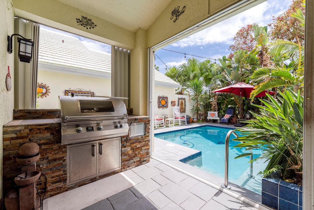 Photo of 19 Brighton Court, Palm Beach Gardens, FL 33418 (MLS # R10973611)