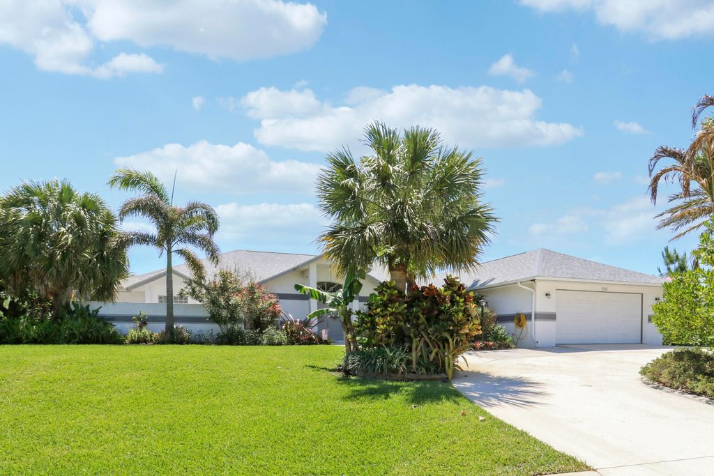 Photo of 550 SE Ashley Oaks Way, Stuart, FL 34997 (MLS # B26026664)