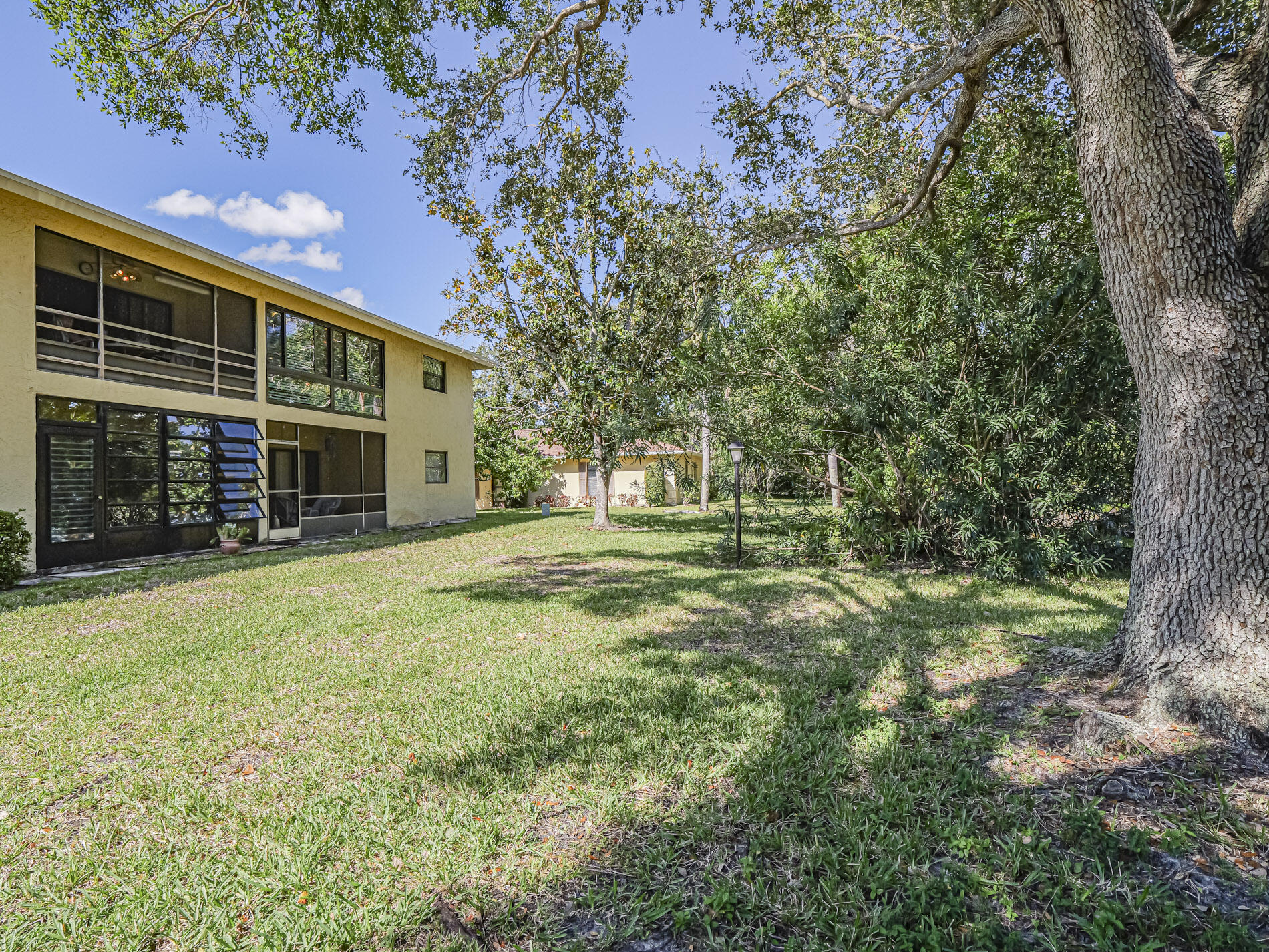 OAK PARK TERRACE UNITS 1-16 - Residential