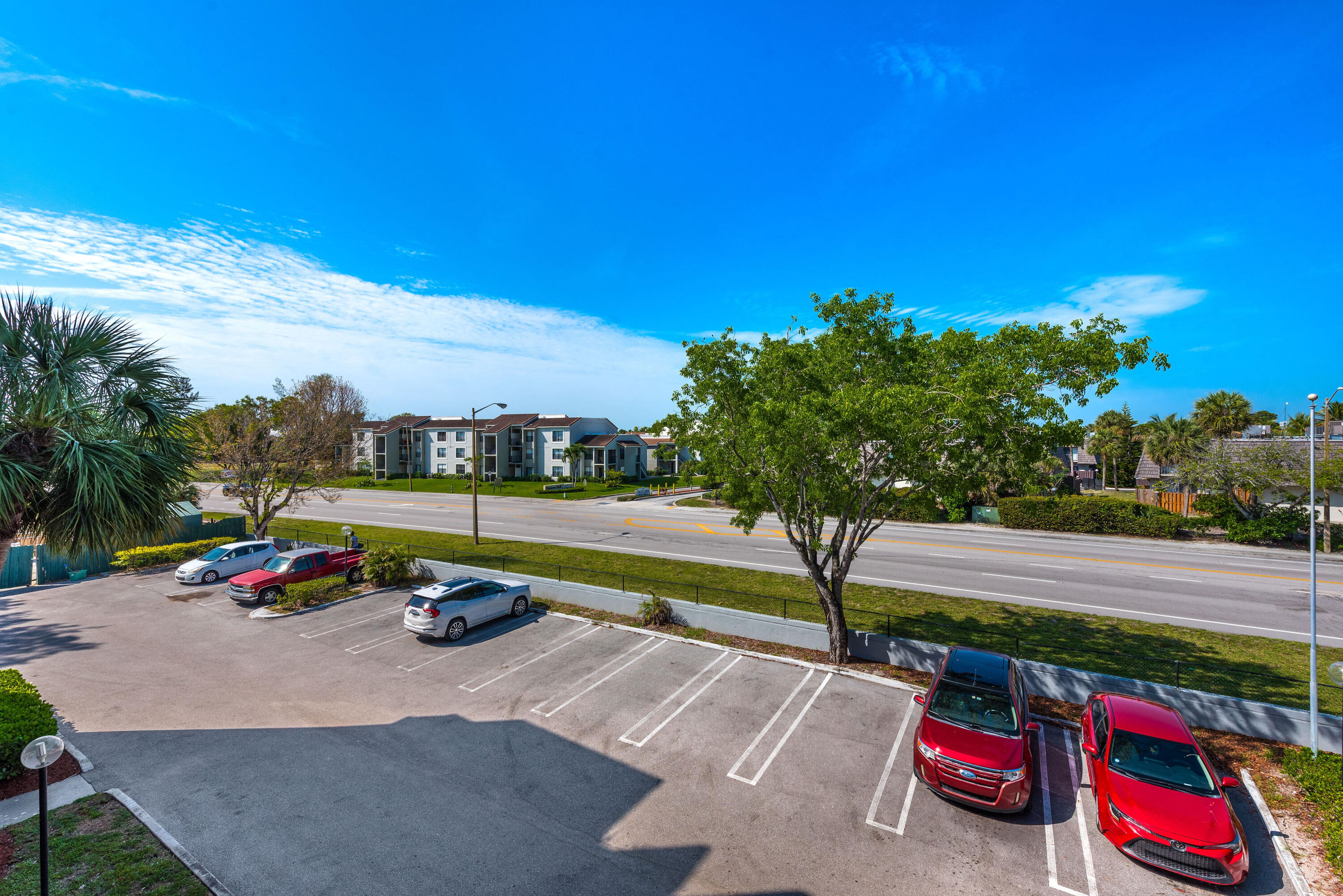PRESIDENTIAL GOLFVIEW CONDO - Residential