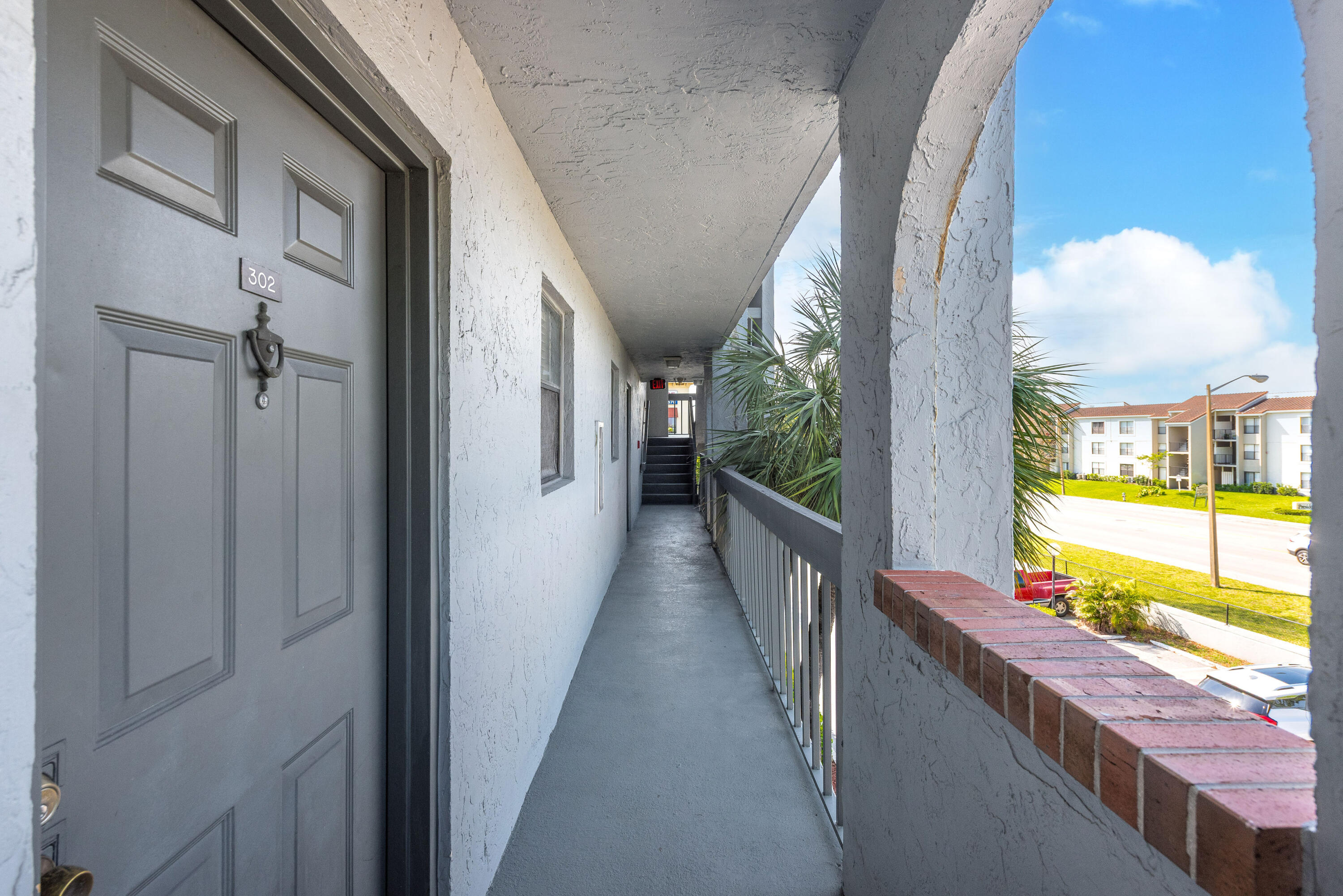 PRESIDENTIAL GOLFVIEW CONDO - Residential