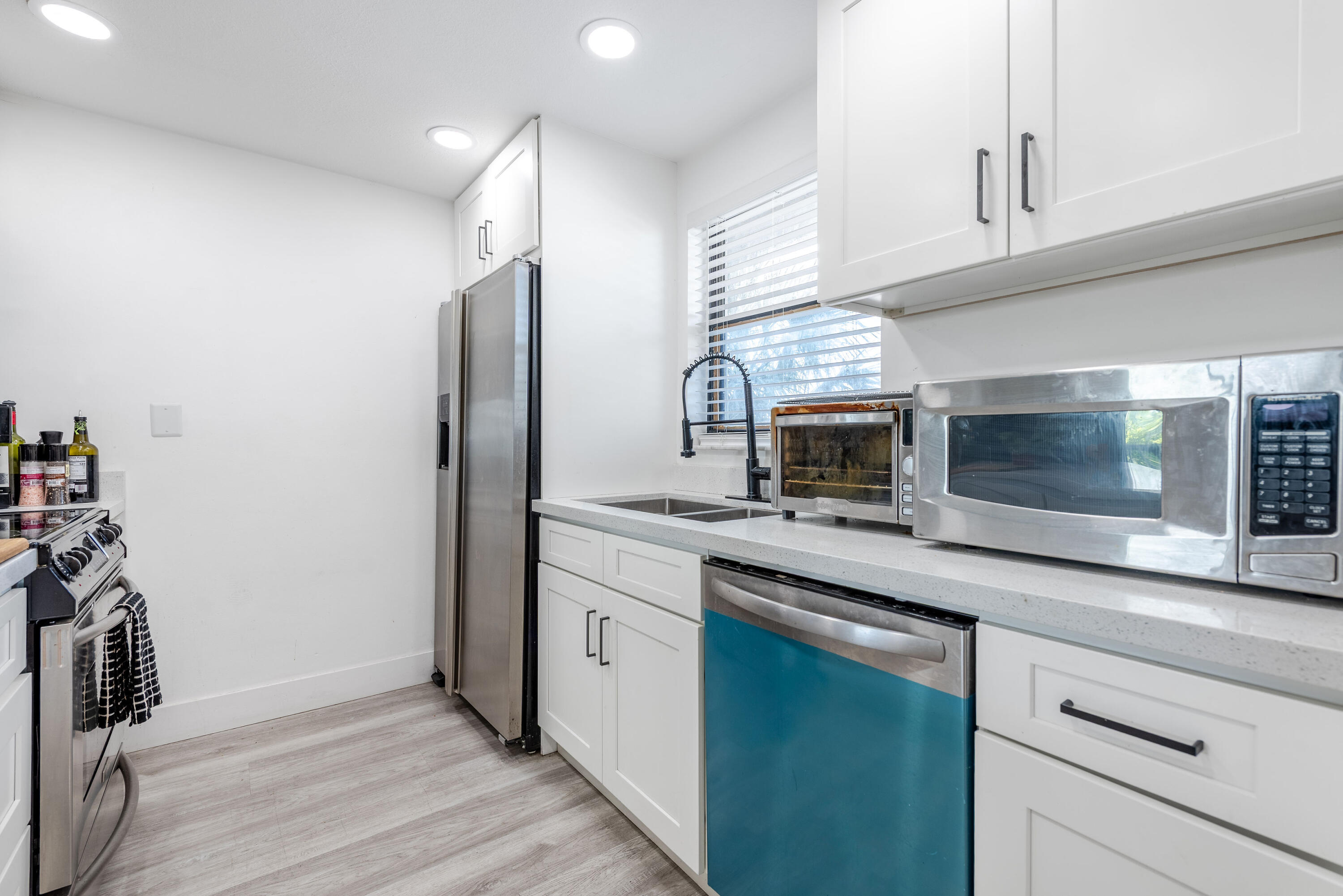 PRESIDENTIAL GOLFVIEW CONDO - Residential