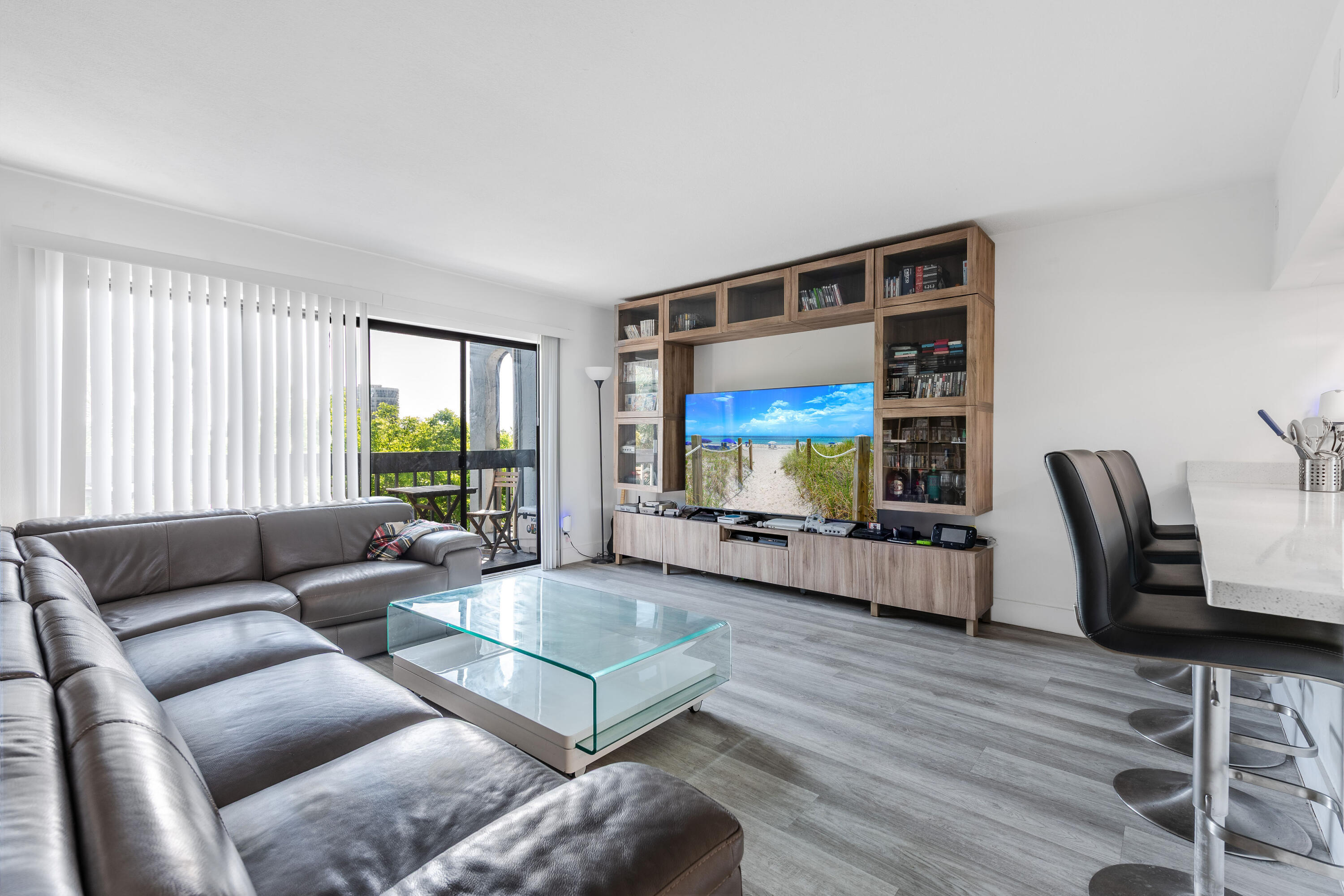 PRESIDENTIAL GOLFVIEW CONDO - Residential