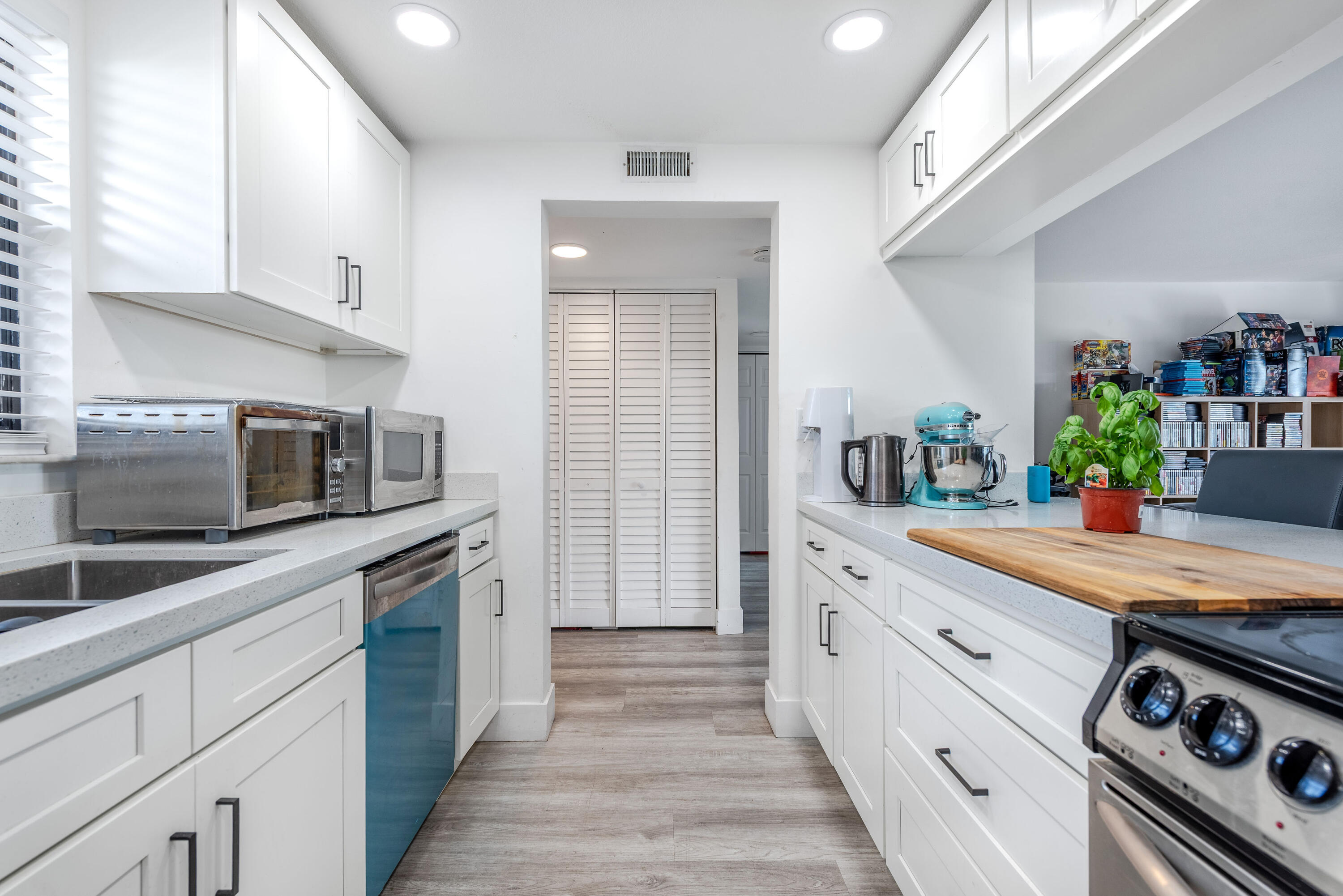PRESIDENTIAL GOLFVIEW CONDO - Residential