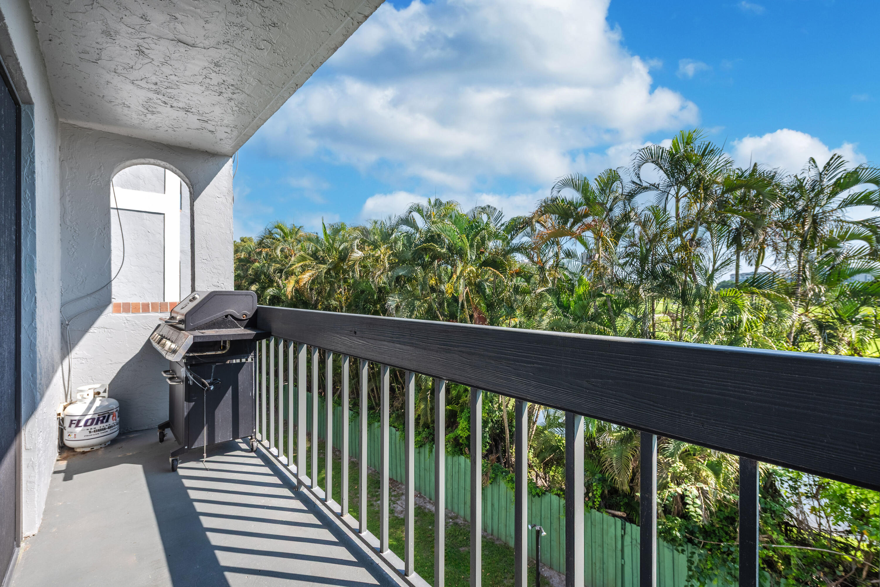 PRESIDENTIAL GOLFVIEW CONDO - Residential