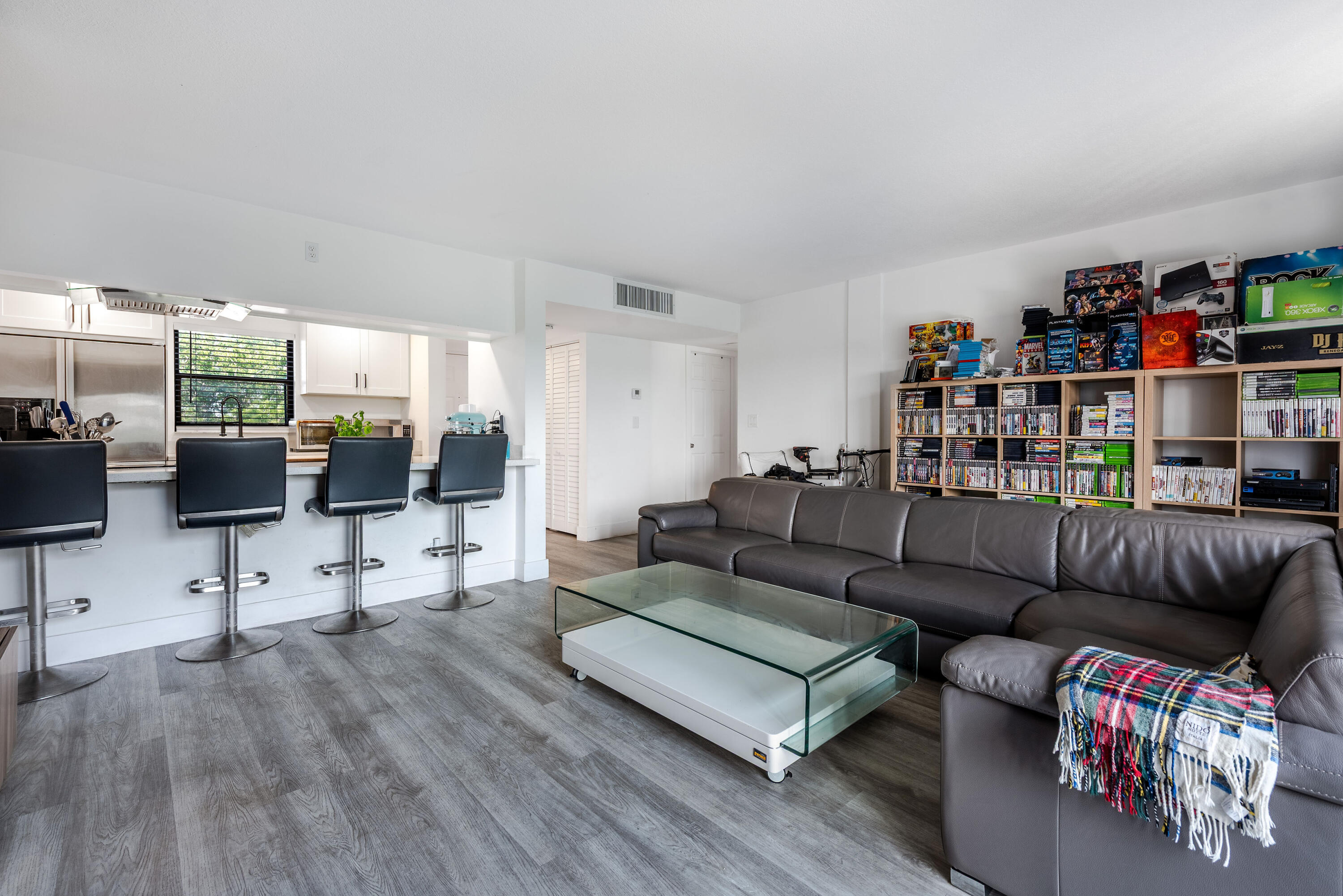 PRESIDENTIAL GOLFVIEW CONDO - Residential