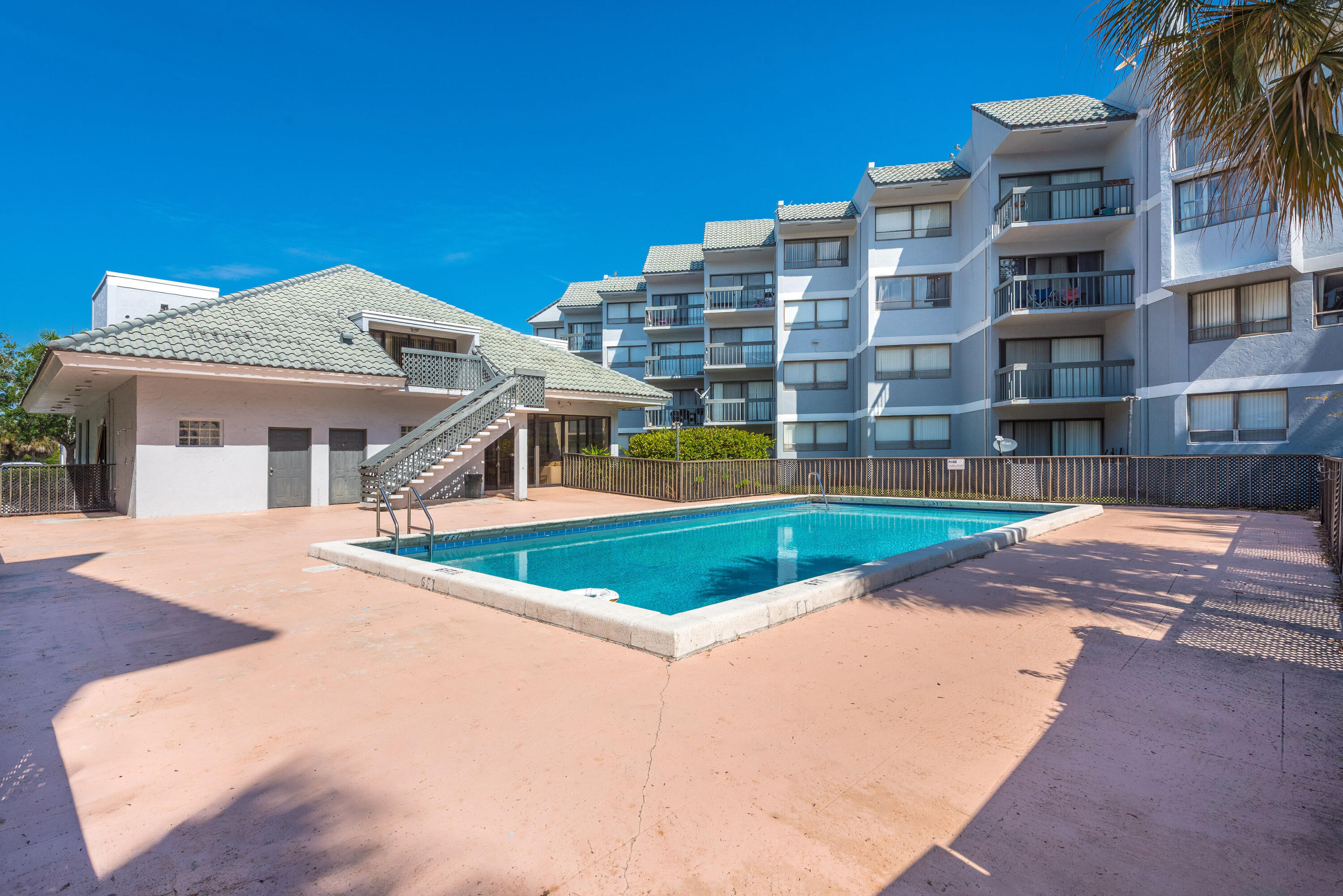 1700 N Congress 302