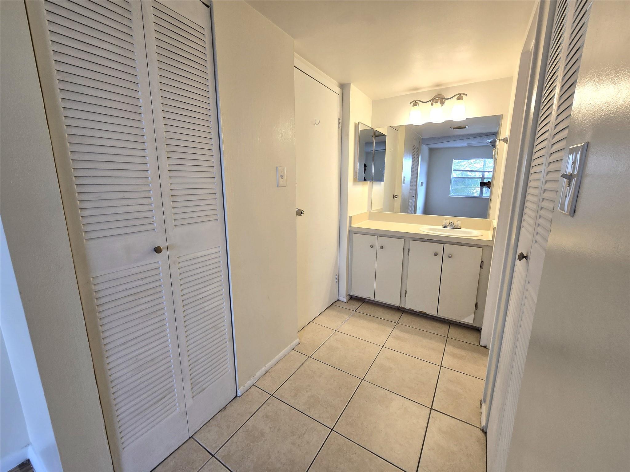 4334 NW 9th Ave 9-3B