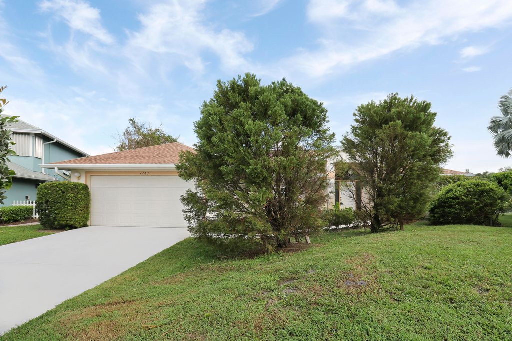 Photo of 1123 SW Oak Hollow Court, Palm City, FL 34990 (MLS # R10972678)