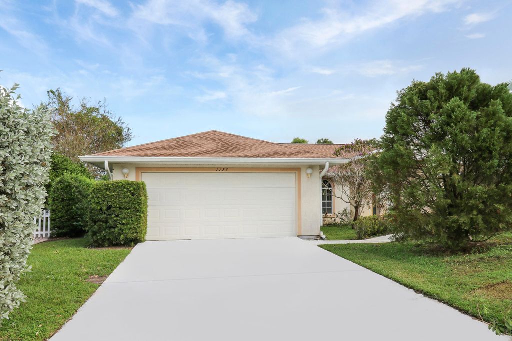 Photo of 1123 SW Oak Hollow Court, Palm City, FL 34990 (MLS # R10972678)