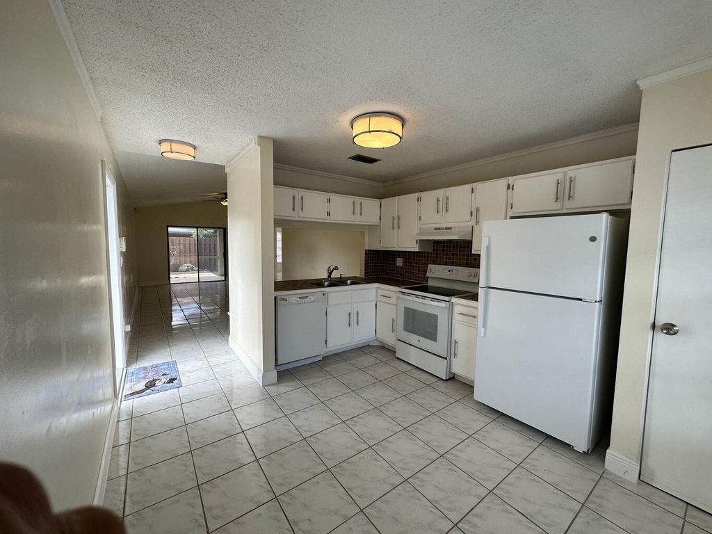 Photo of 1490 Summit Run Circle, West Palm Beach, FL 33415 (MLS # R11167318)