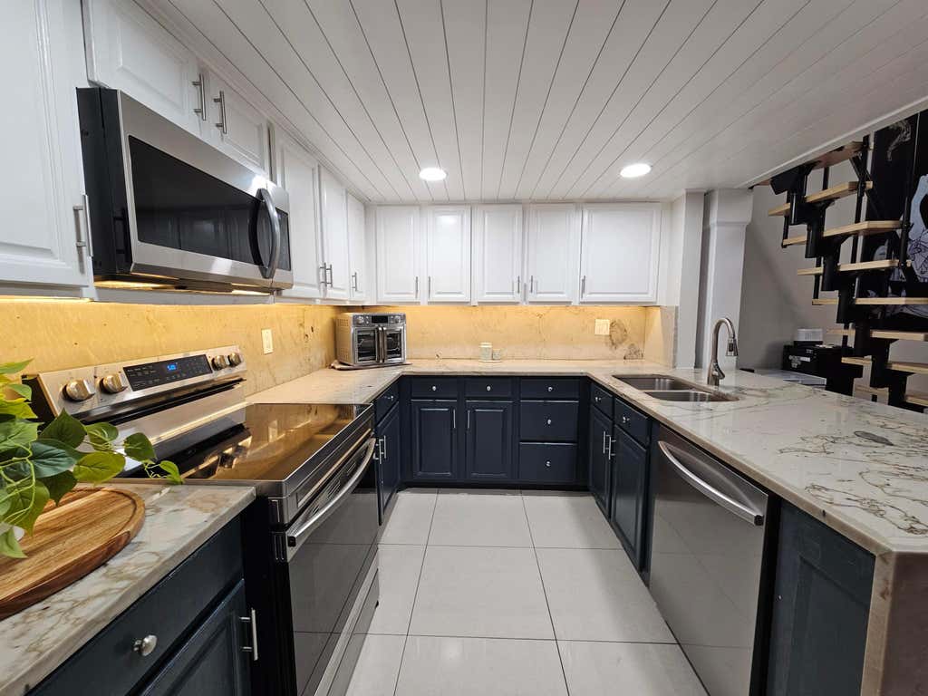 Photo of 1104 SUMMIT TRAIL Circle #D, West Palm Beach, FL 33415 (MLS # B26063213)