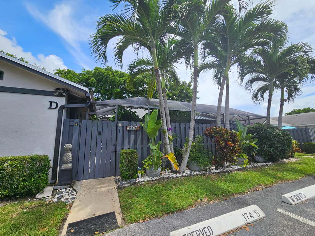Photo of 1104 SUMMIT TRAIL Circle #D, West Palm Beach, FL 33415 (MLS # B26063213)