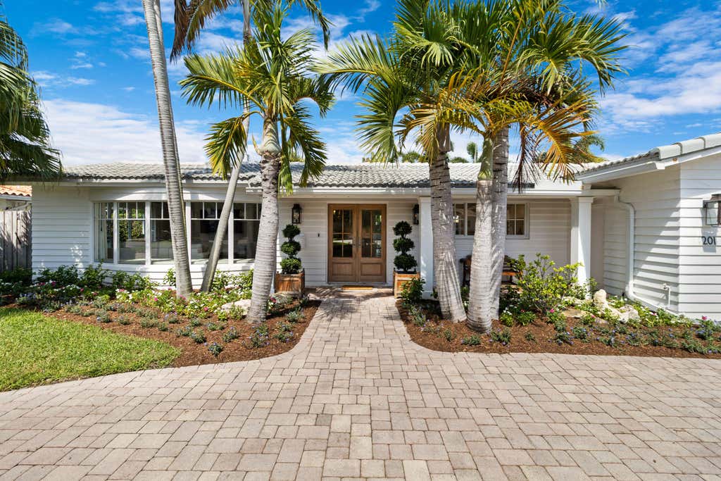Photo of 4201 NE 29TH Avenue, Fort Lauderdale, FL 33308 (MLS # B26064484)