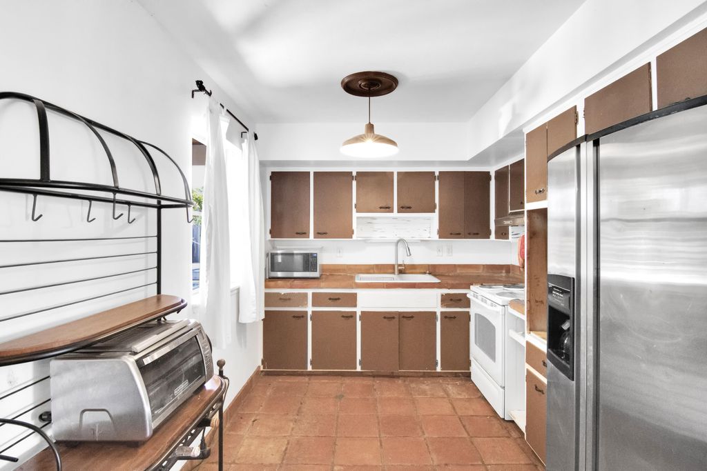 Photo of 441 SW 5th Avenue, Boynton Beach, FL 33435 (MLS # R10978861)