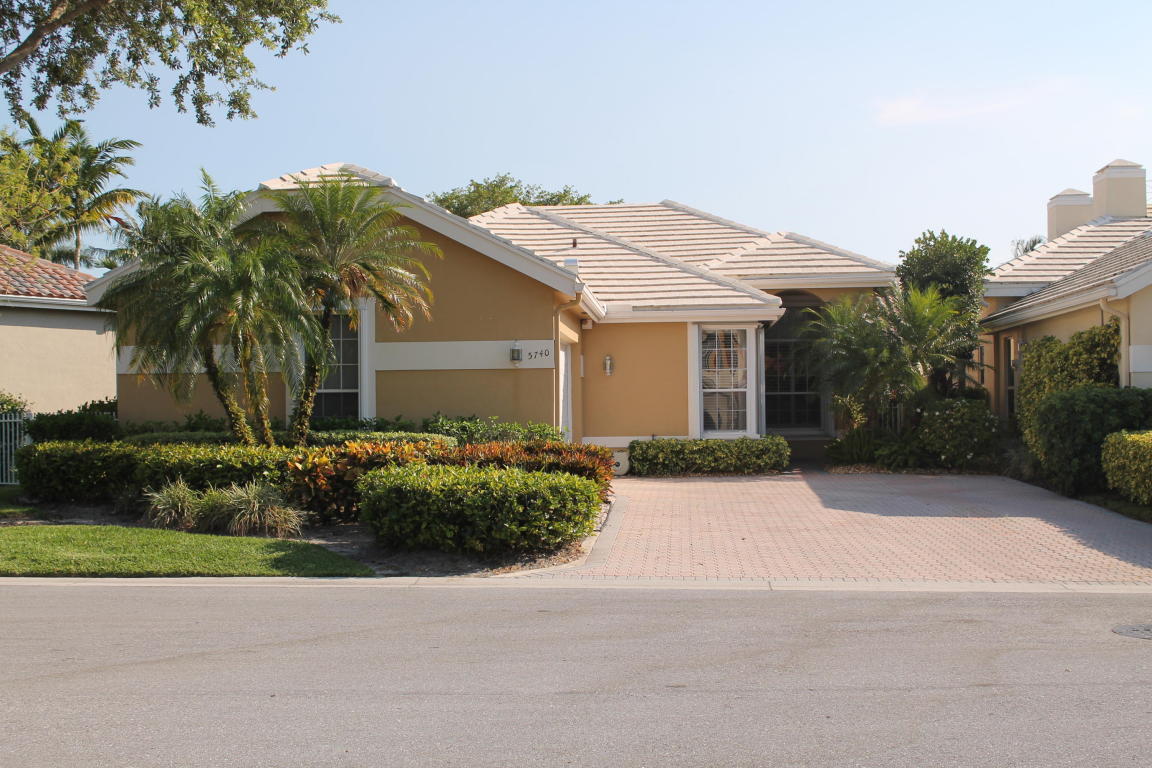 Stunning fully renovated 3 bed, 2 bath home on quiet cut de sac lot. Beautiful open floorplan. Light bright home. Tenant is responsible for $1200/monthly membership dues, $1070 transfer fee, prorated F&B minimum $2500/yr and $2500 refundable deposit to club. Furniture shown other than master bedroom furniture is being replaced with comparable furniture that is currently on order.