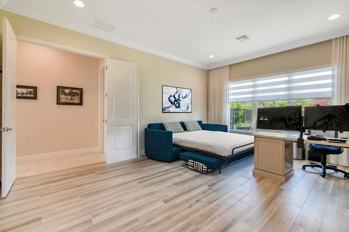 Valencia Cay - Residential