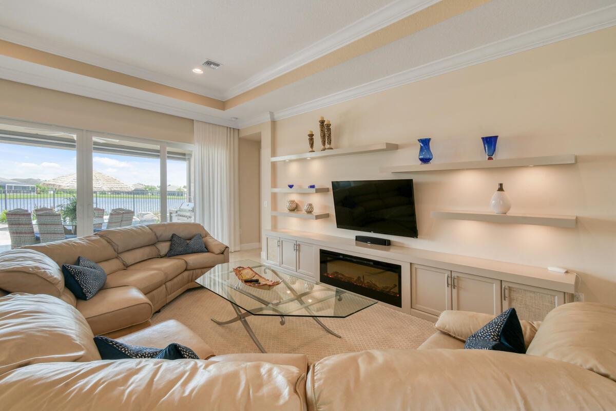 Valencia Cay - Residential
