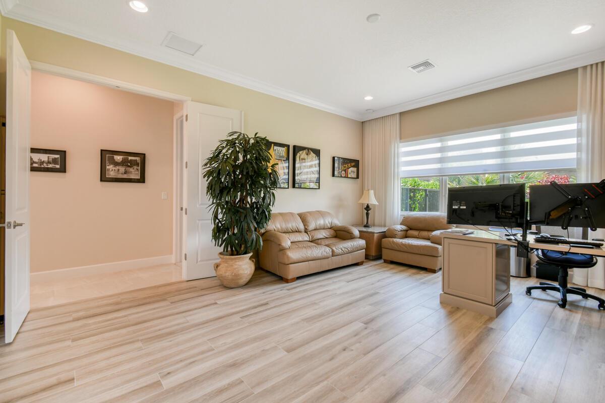 Valencia Cay - Residential