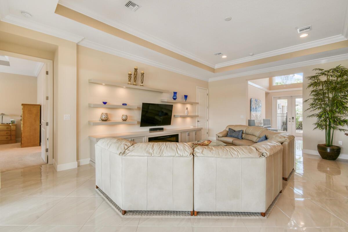 Valencia Cay - Residential