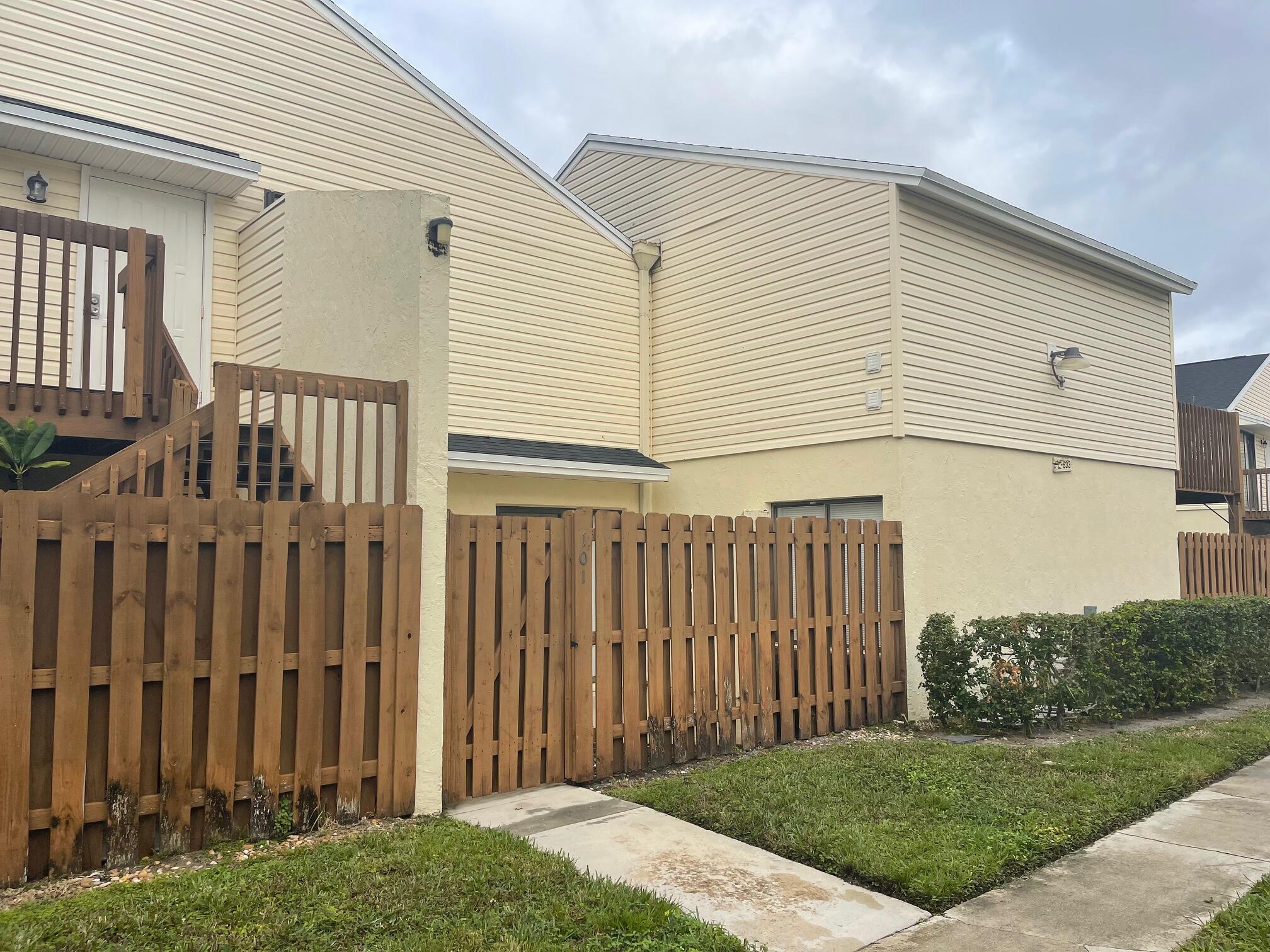 633 Executive Center Drive L-101