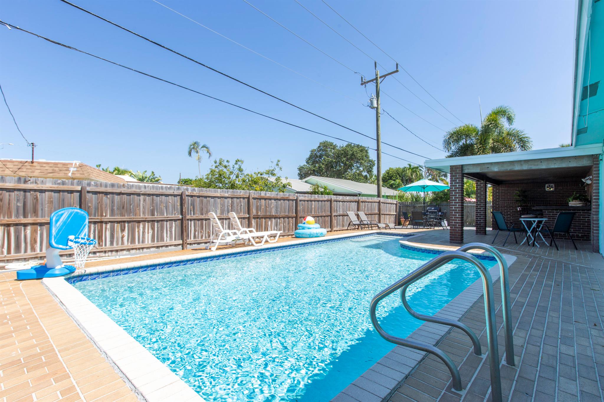 3 bedroom, 2 bath house with pool in good location. Fully fence backyard.