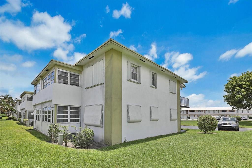 Photo of 1113 Lake Terrace #101, Boynton Beach, FL 33426 (MLS # R10758254)