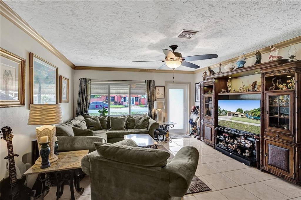 North Hollywood 4-1 B - Residential