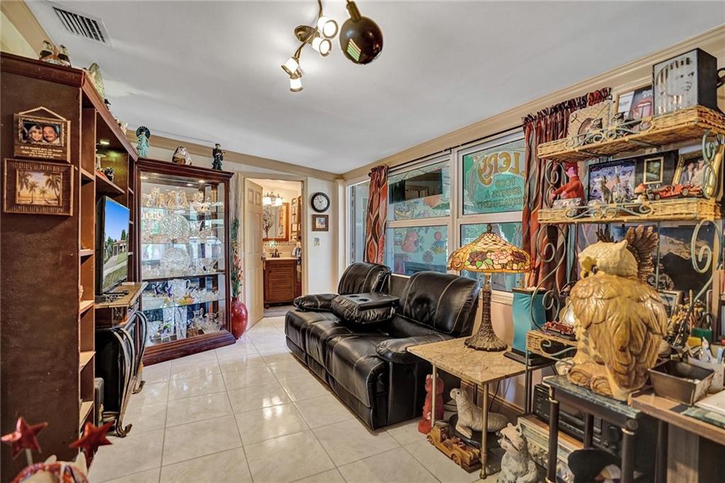 North Hollywood 4-1 B - Residential