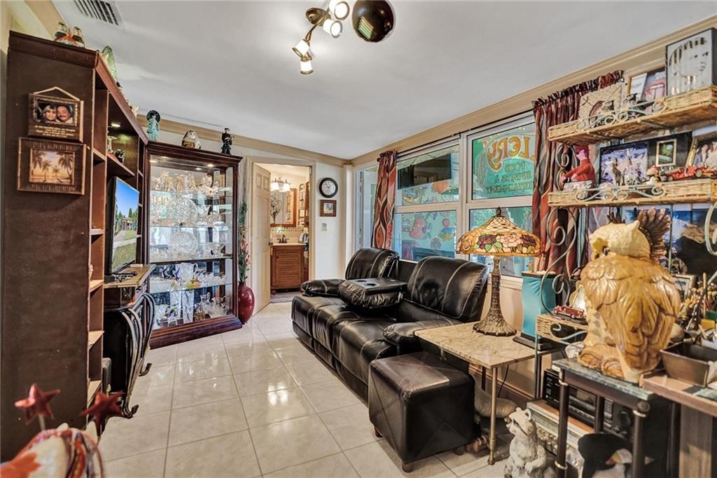 North Hollywood 4-1 B - Residential