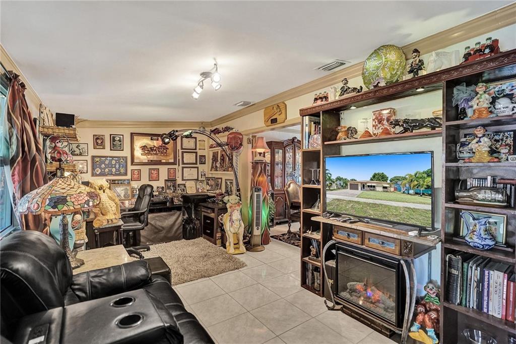 North Hollywood 4-1 B - Residential