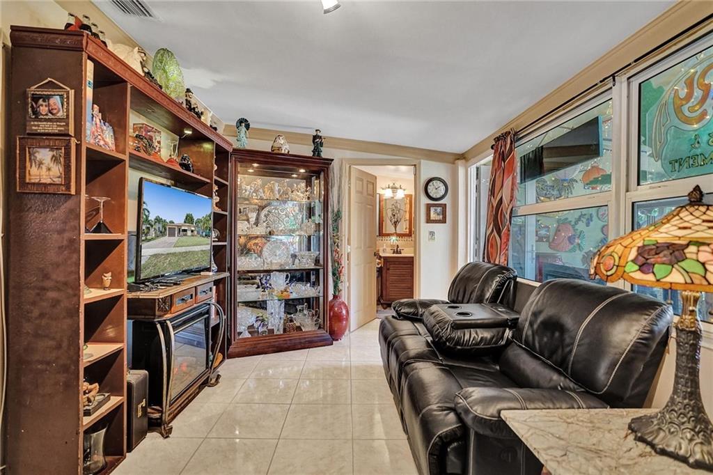 North Hollywood 4-1 B - Residential