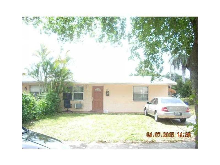2/1 Duplex Cooper City Great Schools Great Neighborhood    Window wall units no central A/C  Tenant needs renters insurance prior to move in    Landlord not responsible for A/C units  No pets