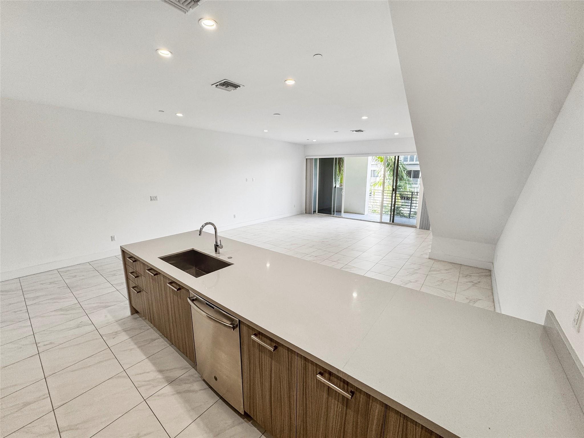 1044 NE 18th Ave 204