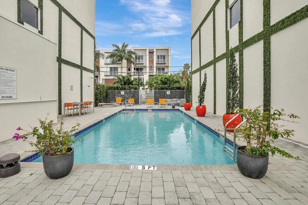 Photo of 1044 NE 18th Avenue #204, Fort Lauderdale, FL 33304 (MLS # F10509672)